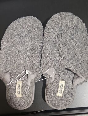 Rockwear Gray Plush Slip-On Women's Slippers